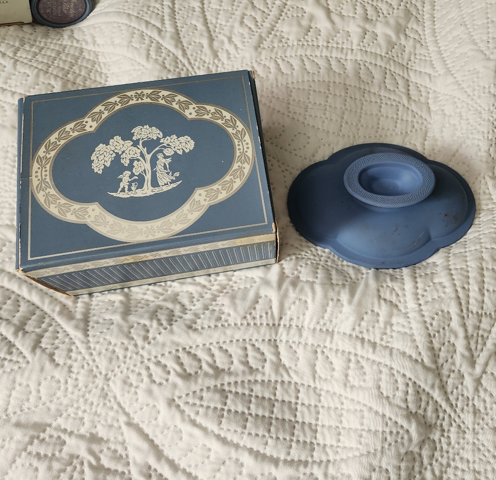 Vintage Avonshire Blue Soap Dish & Carved Soap - Picture 6 of 8